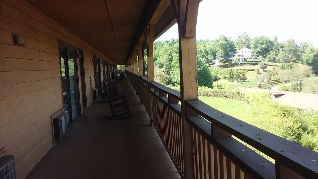 Budgetel Inn & Suites Dillard Exteriör bild